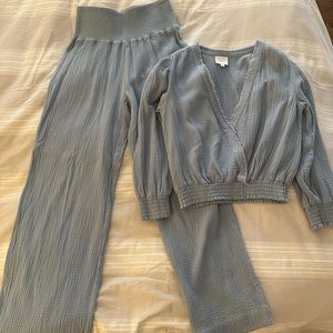 Sunday’s brand. Matching set. Brand new